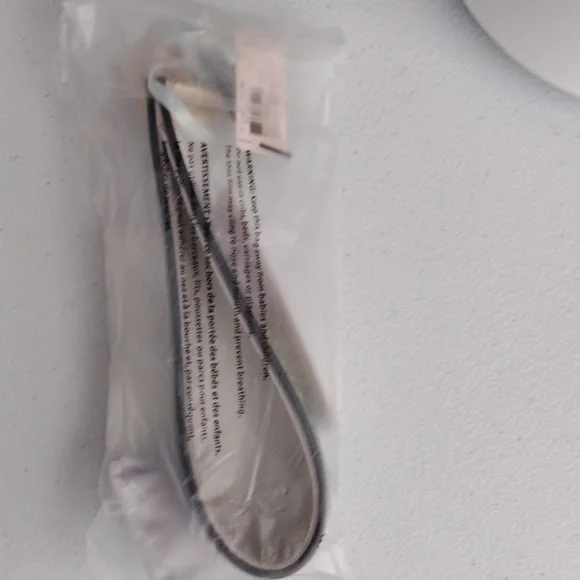 Pink VS V-logo wristlet strap key chain new in packaging - Picture 2 of 10